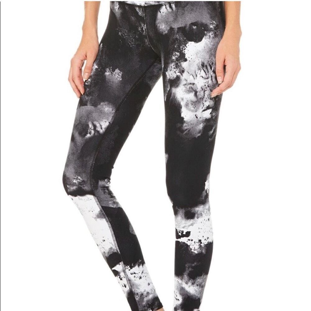 Alo Yoga airbrush leggings size xs black white pattern